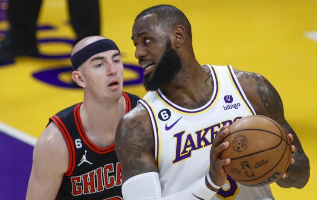 澳门百家乐-右脚肌腱撕裂火速康复 詹姆斯对冲击前六信心十足