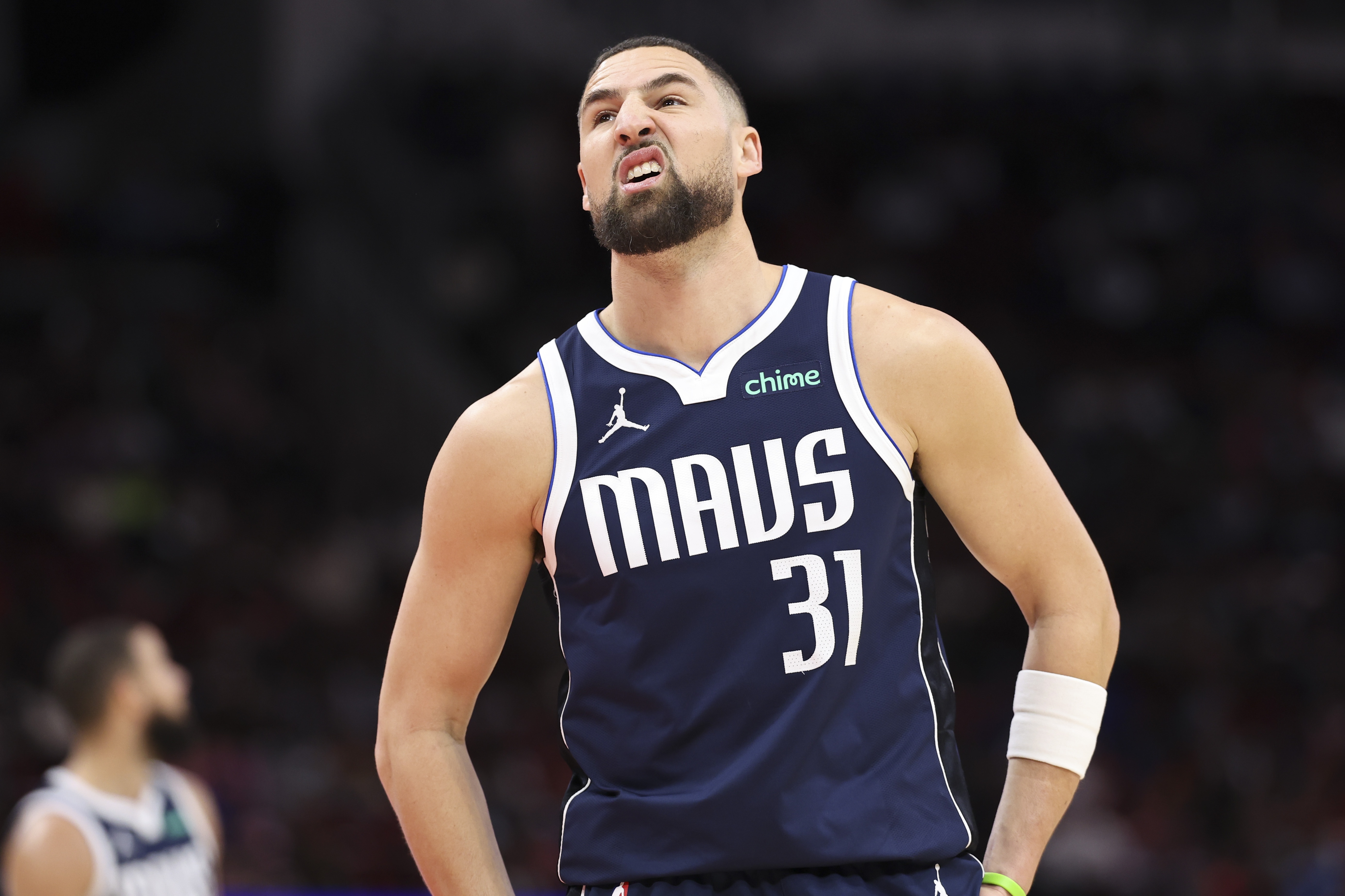 真人百家乐游戏-本赛季掉出首发！美记：独行侠愿意听取关于克莱·汤普森的报价！