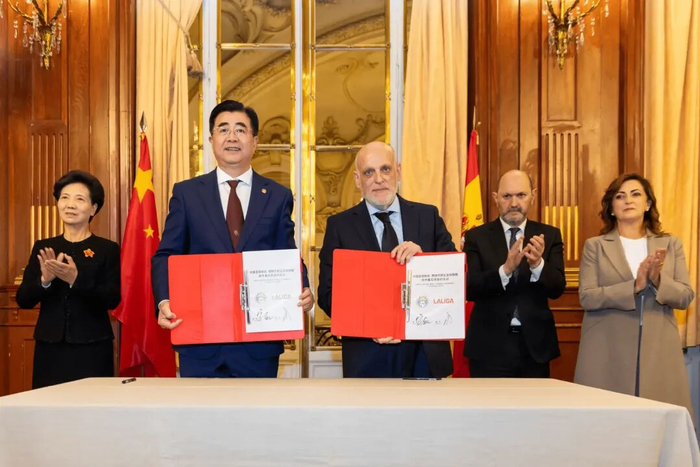 真人百家乐游戏-官方：西班牙足协、LALIGA与中国足协签署谅解备忘录|足球协会|西班牙皇家足球协会|足球|拉斐尔-卢赞|拉斐尔-达-席尔瓦_新浪体育_新浪新闻